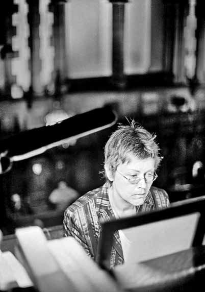 Eva-Maria Houben an der Orgel der Glasgow Cathedral